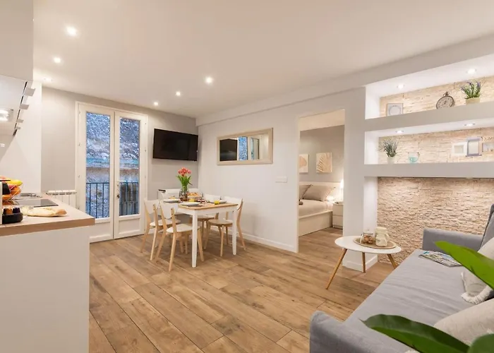 Le Comfy - 2Br W Ac And Terrace In The Heart Of Old Nice Welkeys